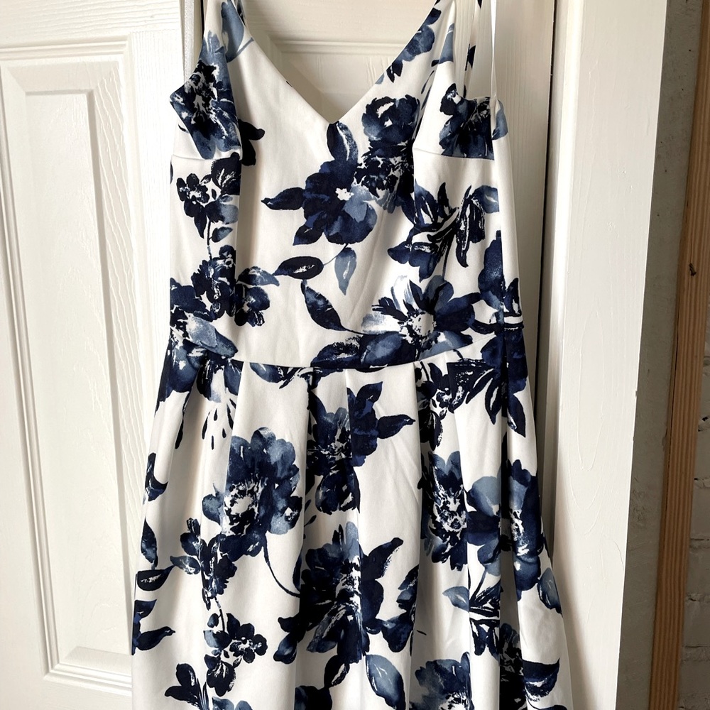 Cute white/blue floral cocktail summer dress. Excellent condition. Size M.